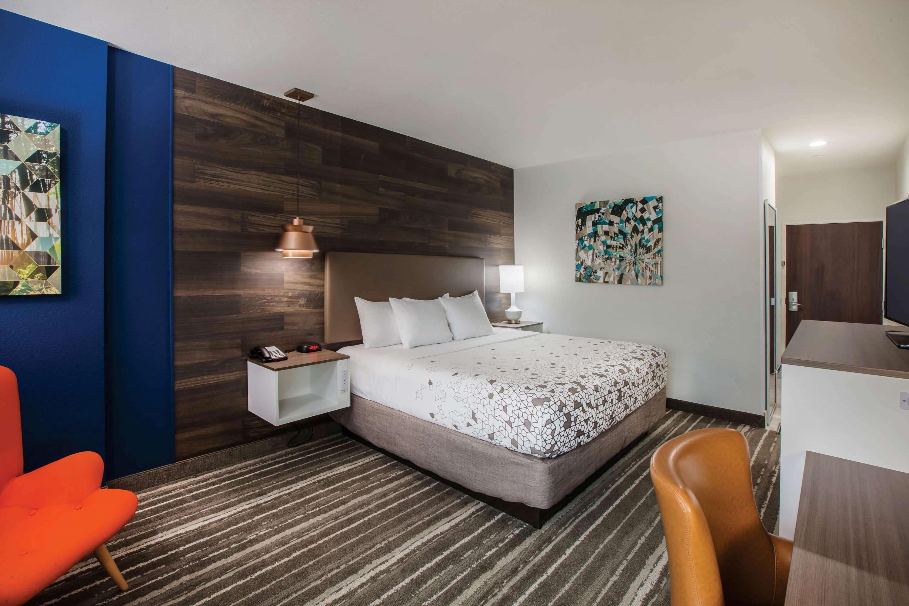 room, 1 king bed, non smoking | pillow-top beds, desk, laptop workspace, iron/ironing board