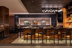 Bar (on property) - Omaha Marriott Downtown at the Capitol District (Omaha)