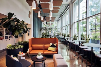 2 bars/lounges at YOTEL Boston