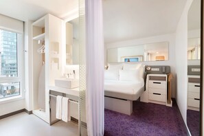 Premium Room, 1 Queen Bed, Corner | Premium bedding, memory foam beds, in-room safe, laptop workspace - YOTEL Boston (Boston)