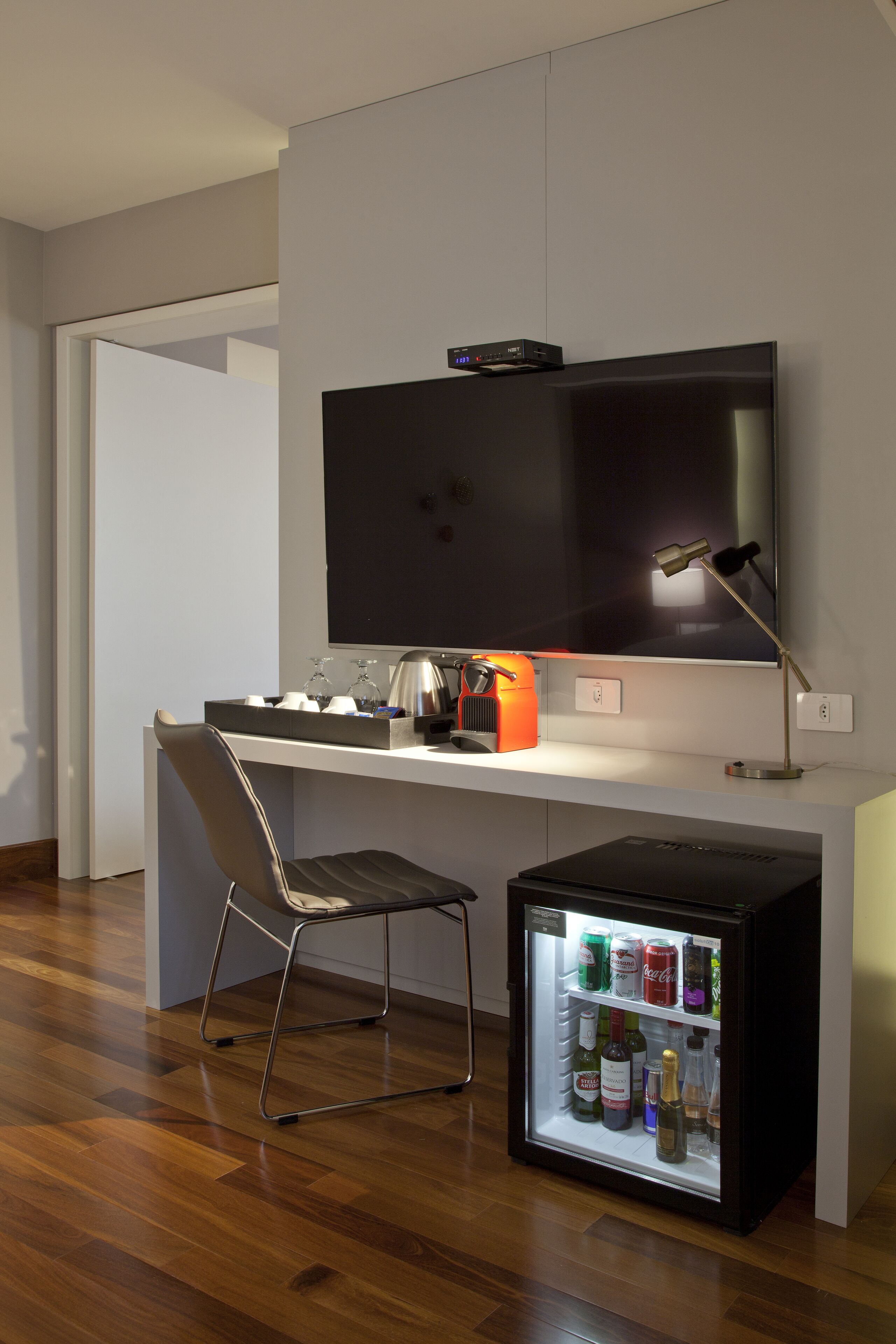 deluxe studio suite | 1 bedroom, minibar, in-room safe, desk