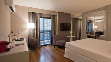 Business Double Room, 1 Double Bed, Balcony, City View | Minibar, in-room safe, desk, laptop workspace