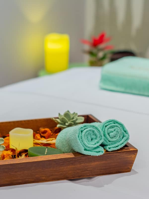 Couples treatment room(s), sauna, body treatments, aromatherapy, facials