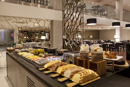 Desayuno buffet todos los días (con cargo)