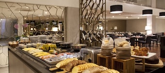 NH Curitiba The Five