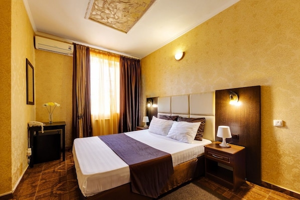 Kamar Double atau Twin Standar | 1 kamar tidur, minibar, meja kerja, dan setrika/meja setrika