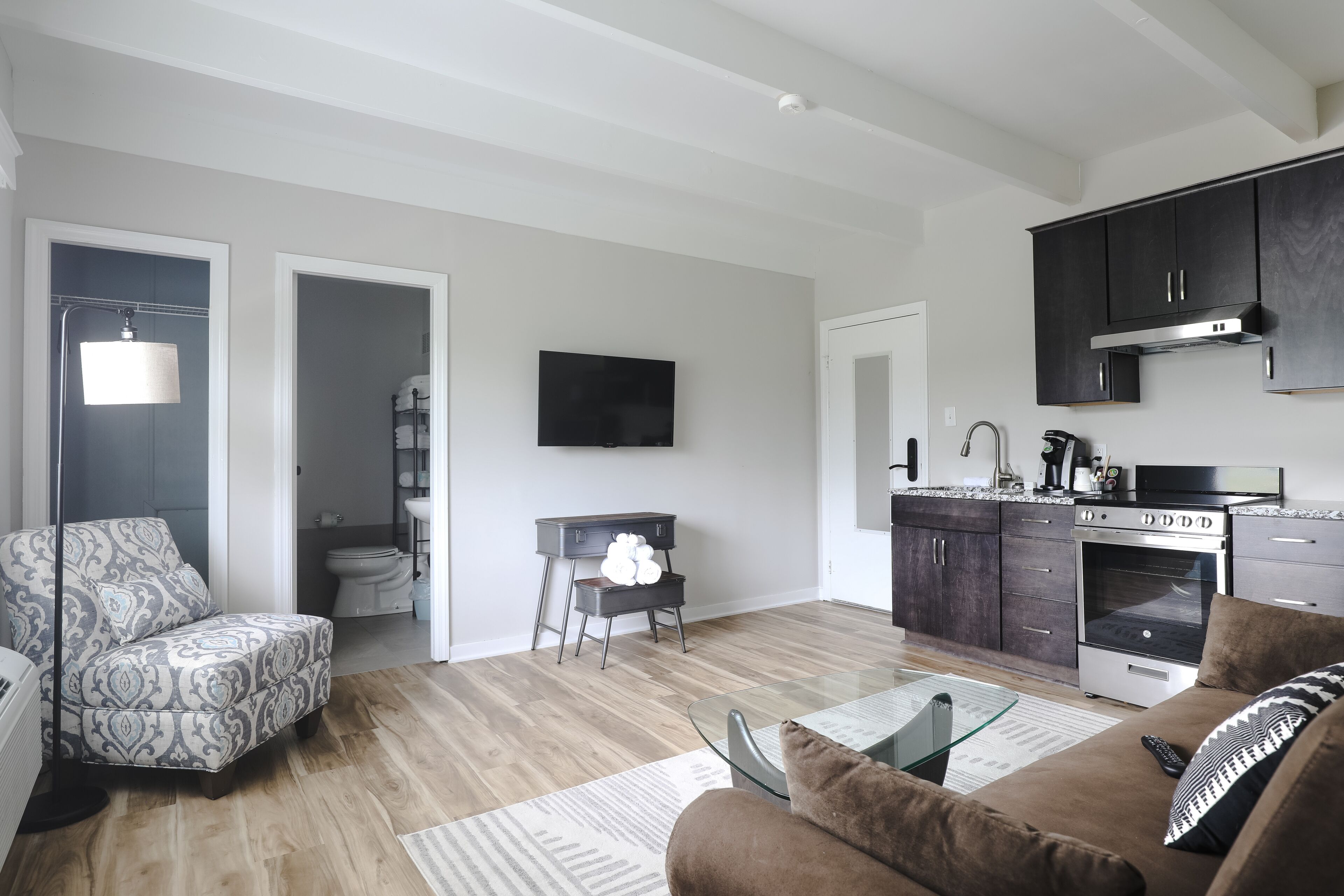 standard room | living area | 32-inch flat-screen tv with cable channels, tv, ipod dock