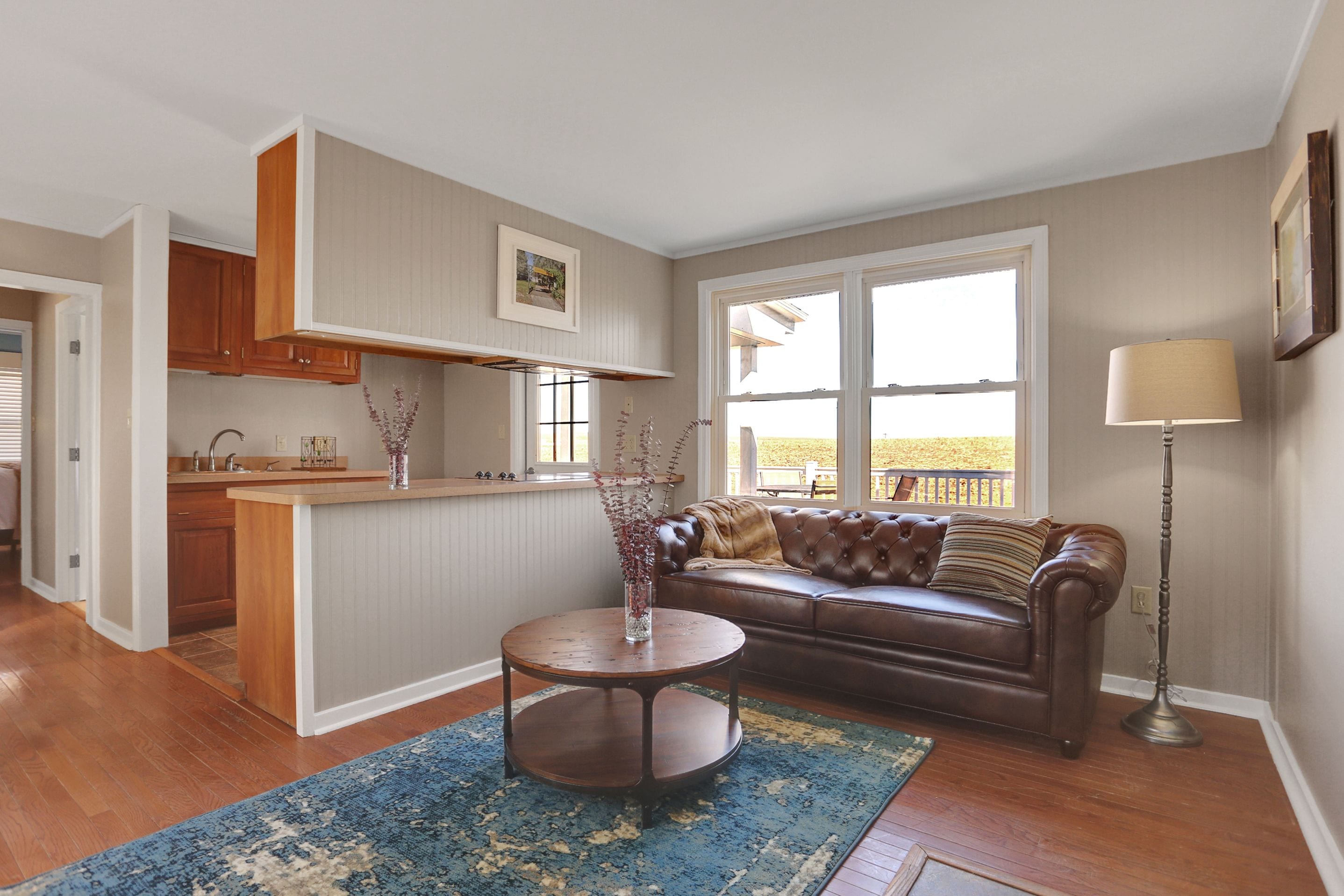 32-inch flat-screen tv with cable channels, tv, ipod dock