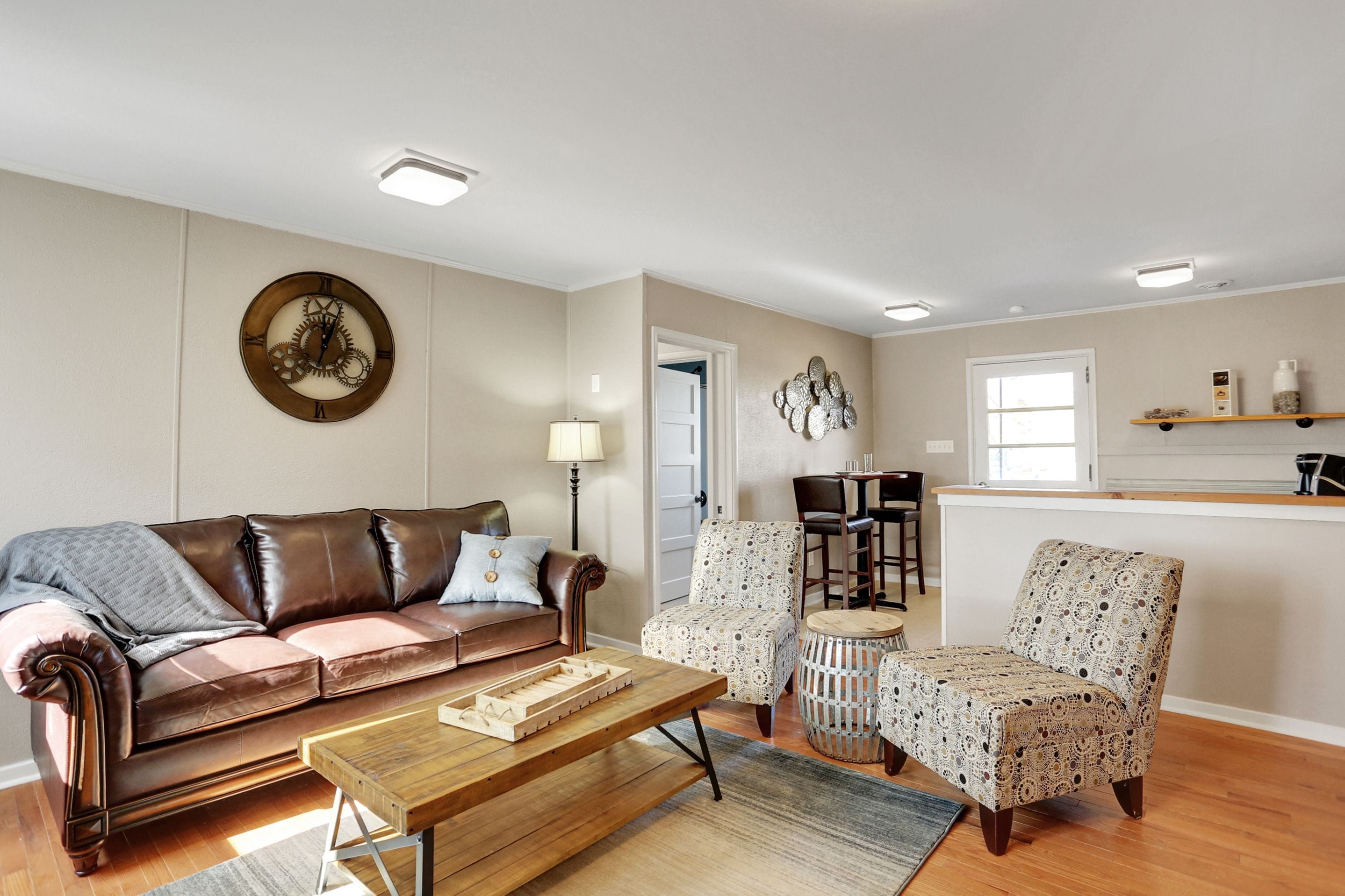 32-inch flat-screen TV with cable channels, TV, iPod dock