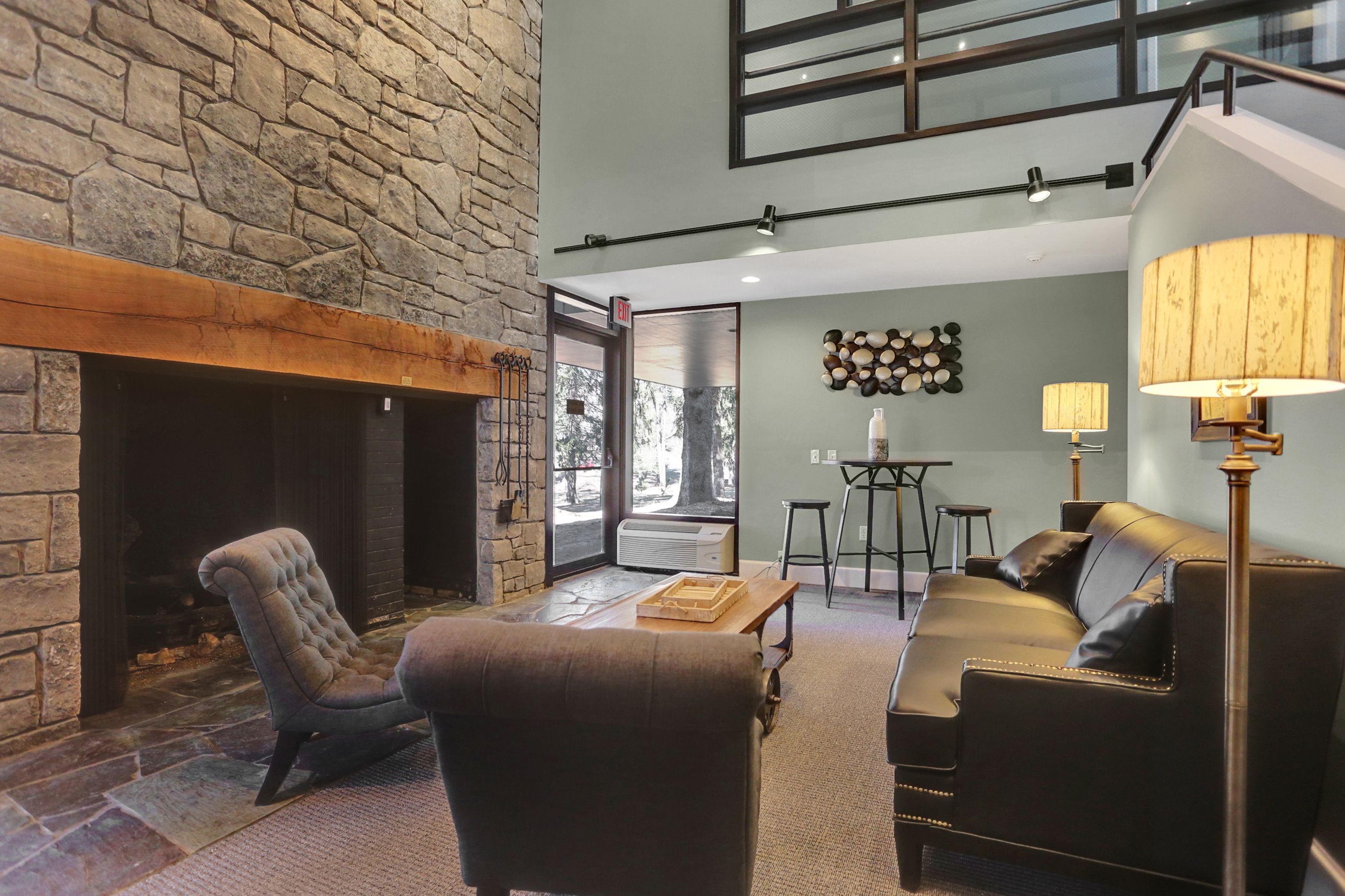 32-inch flat-screen tv with cable channels, tv, ipod dock