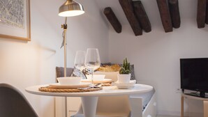 Studio Loft with bunkbed and single sofabed | 1 bedroom, premium bedding, down duvets, memory-foam beds - Minas Central Suites (Madrid)