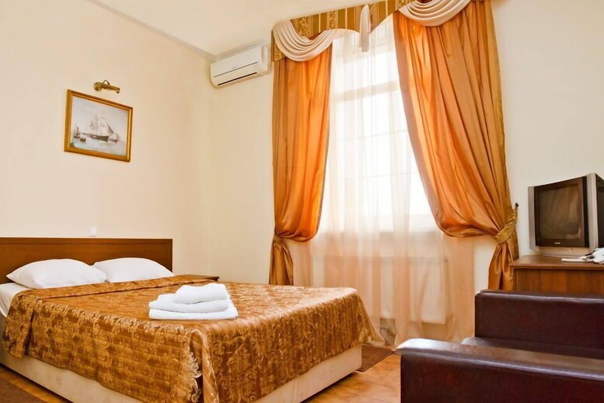 Superior Double or Twin Room | Minibar, desk, iron/ironing board, free WiFi