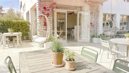 Terrace/patio. Blanc Sable Hôtel