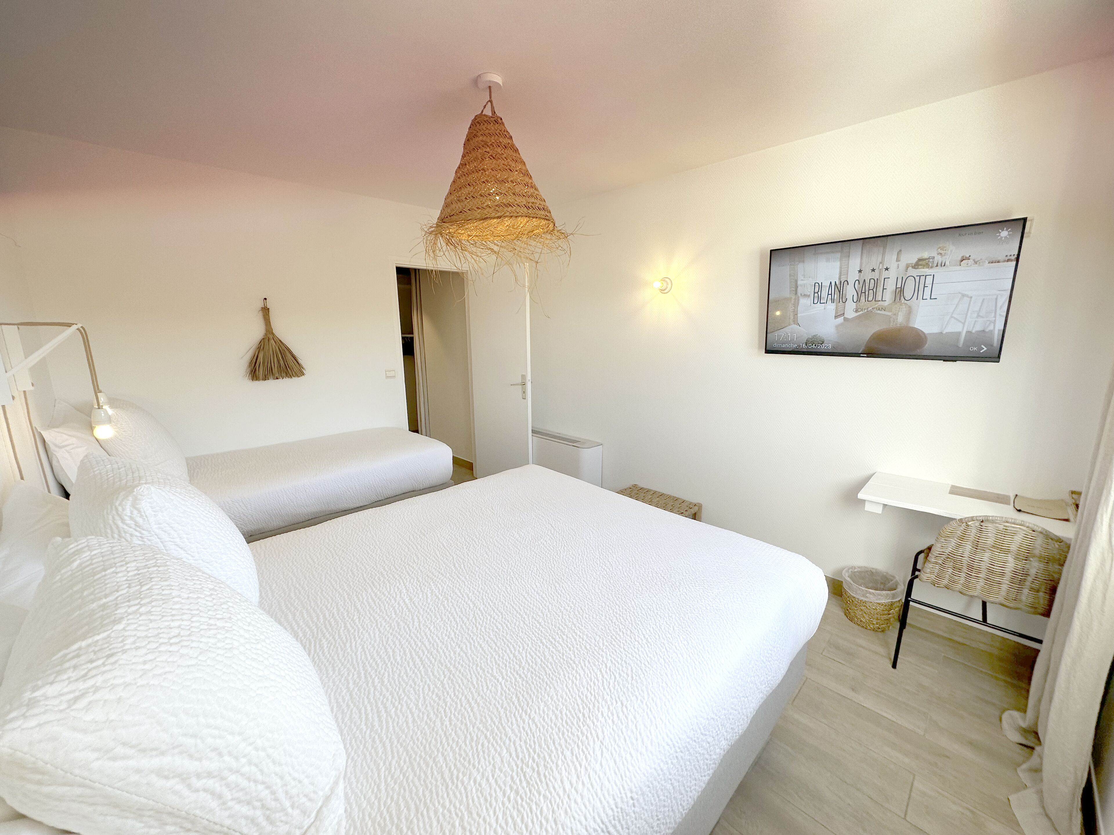 comfort triple room | 1 bedroom, in-room safe, desk, blackout curtains