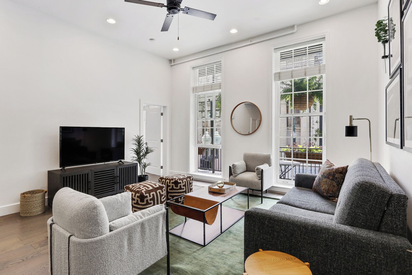 2 Bedroom | Living area | 42-inch flat-screen TV with digital channels, TV, Netflix