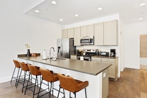 Apartment, 2 Schlafzimmer | Eigene Küche | Kühlschrank, Mikrowelle, Ofen, Herdplatte