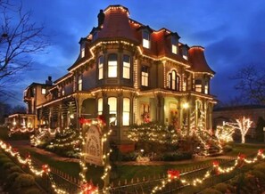 Front of property – evening/night - The Queen Victoria B&B (Cape May)