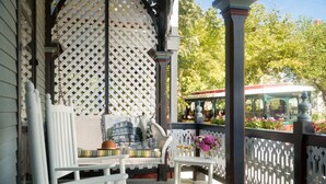 Lord Melbourne | 1 bedroom, Egyptian cotton sheets, premium bedding, in-room safe - The Queen Victoria B&B (Cape May)