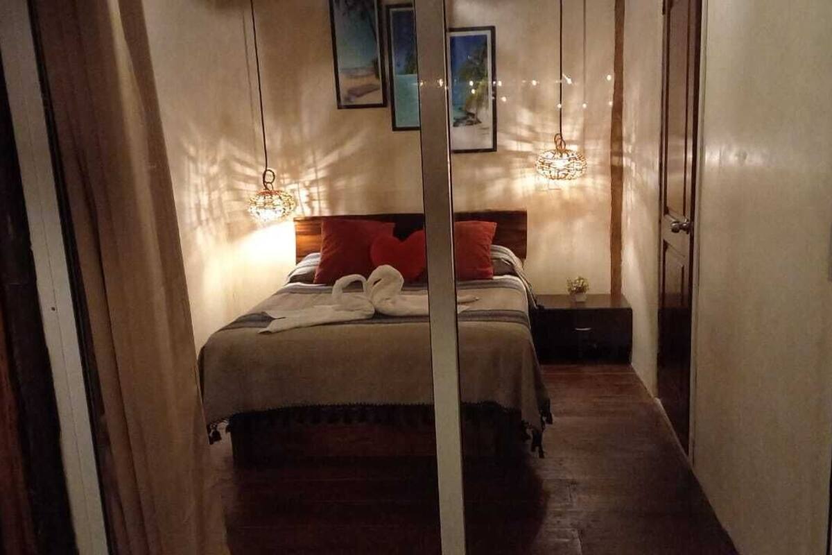 Basic Room | Premium bedding, down comforters, pillowtop beds, in-room safe