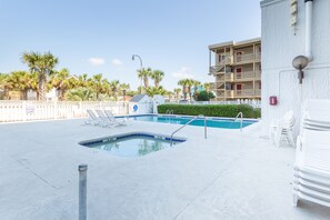 Outdoor pool - Ocean Towers (North Myrtle Beach)