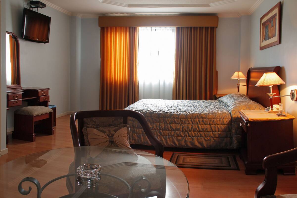 Chambre simple Confort, 5 chambres, accessible aux personnes à mobilité réduite | 1 chambre, literie de qualité, coffre-fort, bureau
