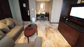 1 bedroom, premium bedding, minibar, desk