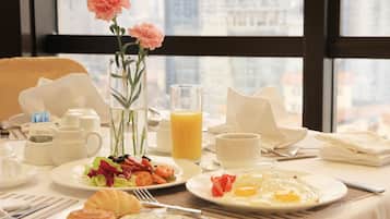 Daily buffet breakfast (CNY 70 per person)