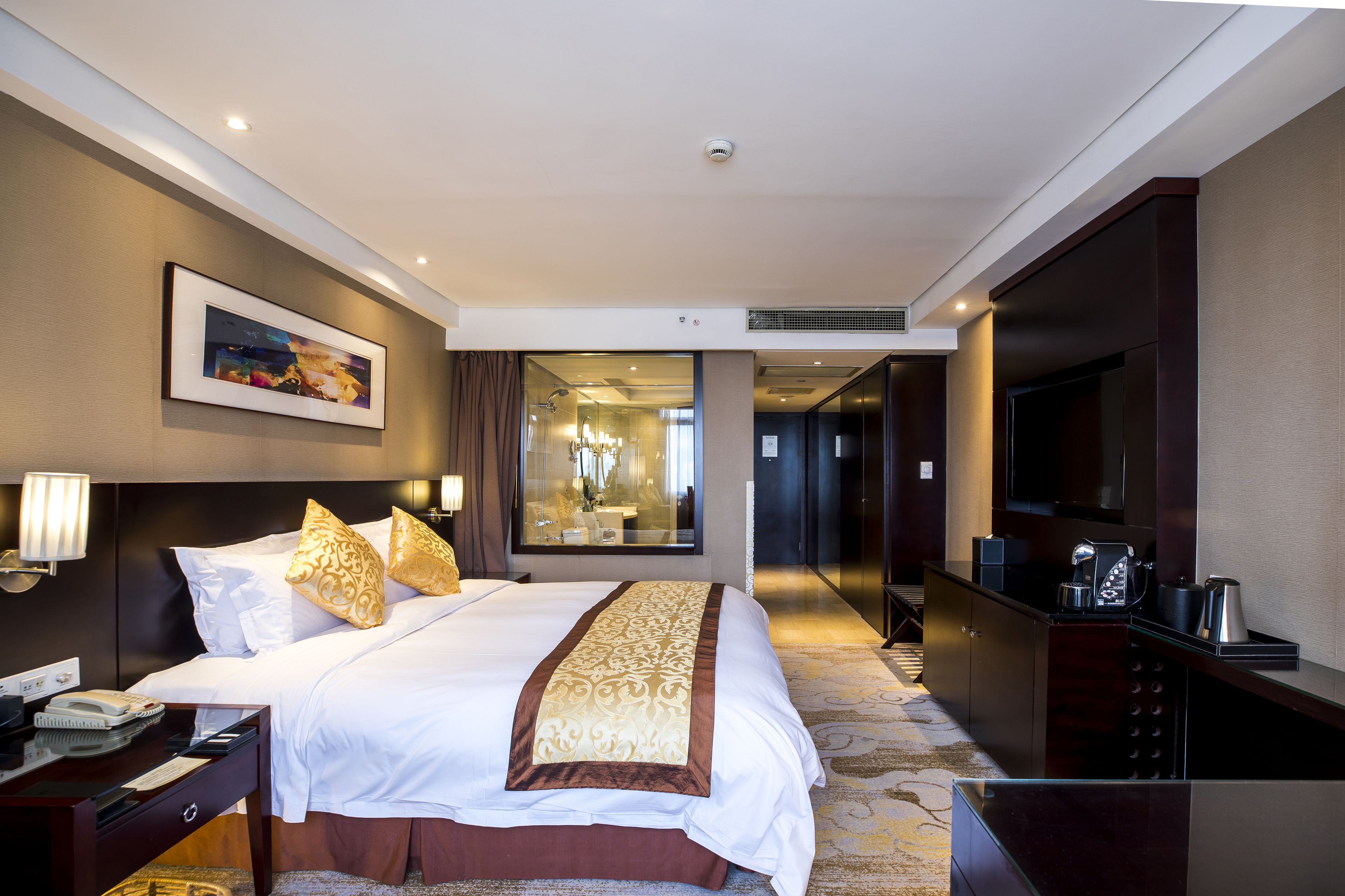 Executive Room(Double) | Premium bedding, minibar, desk, laptop workspace