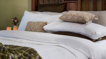 1 bedroom, bed sheets