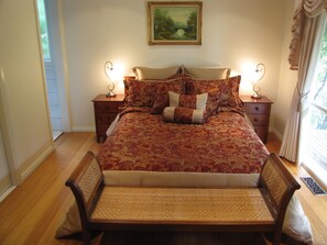 2 habitaciones, tabla de planchar con plancha y cunas 