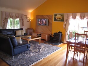 House, 2 Bedrooms | Living area
