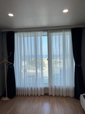 Standard Room (Cooking not allowed, prohibited from brining crab & seafood) | 1 bedroom, free WiFi