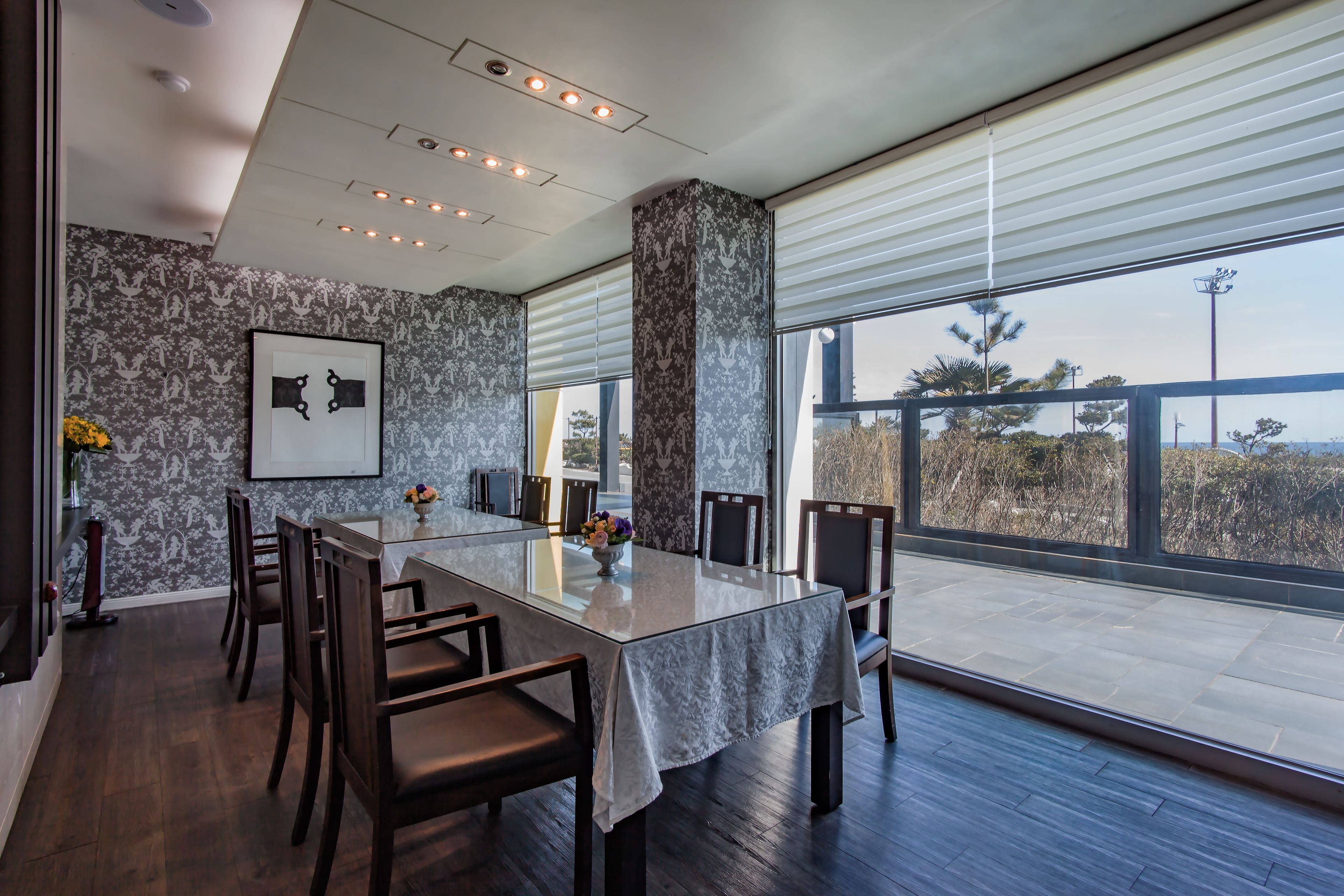 Lunch and dinner served, Chinese cuisine