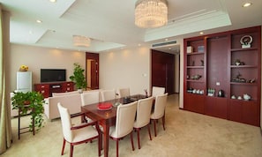 In-room business center - New Beacon Optical Valley Intl Hotel (Wuhan)