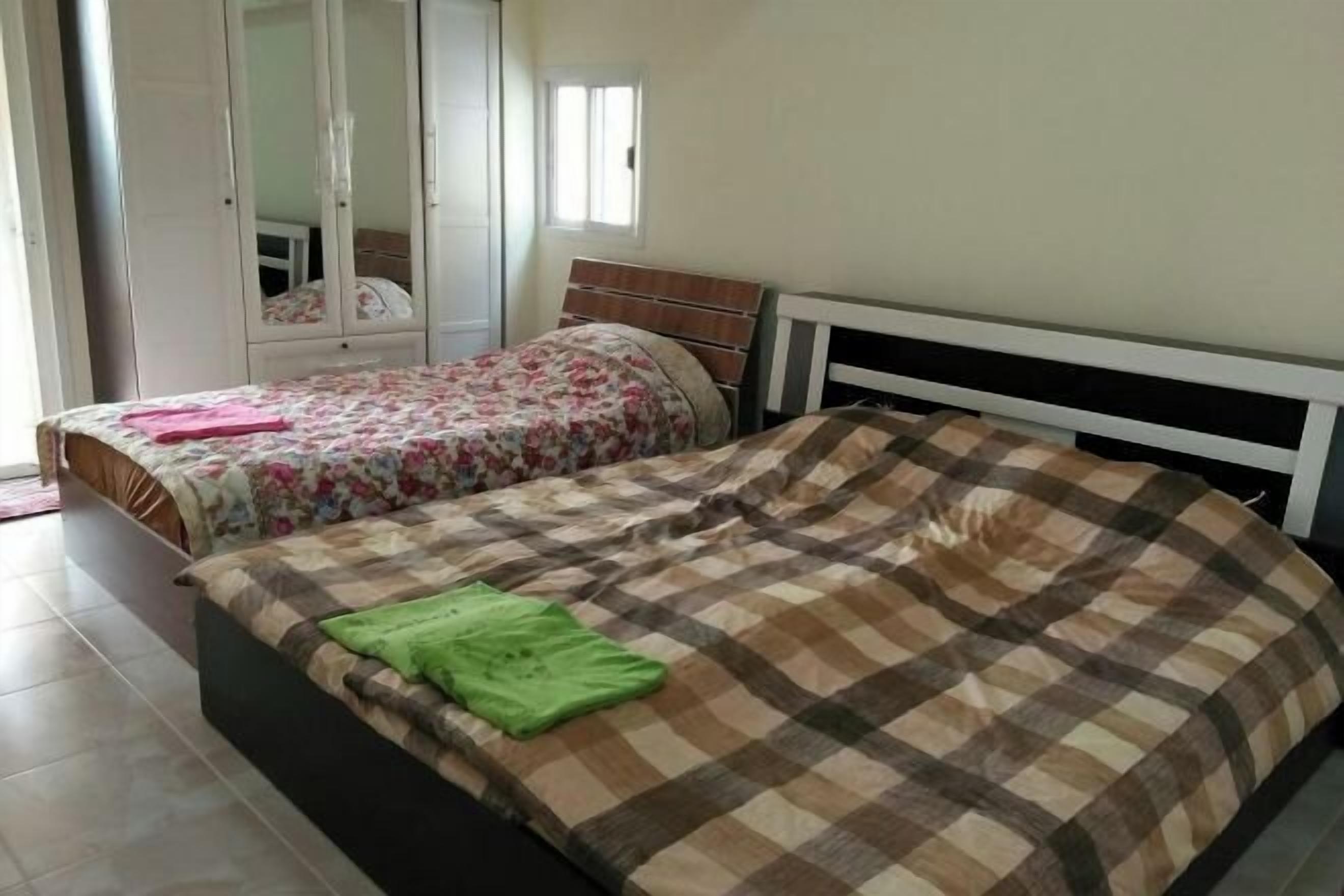 Desk, blackout drapes, free WiFi, wheelchair access