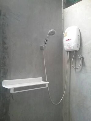 Shower kamar mandi