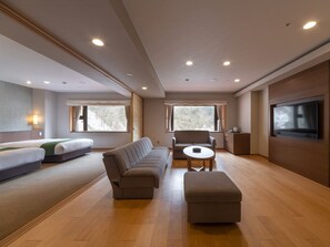 Chambre Deluxe, non-fumeur (main tower, river side, western style)