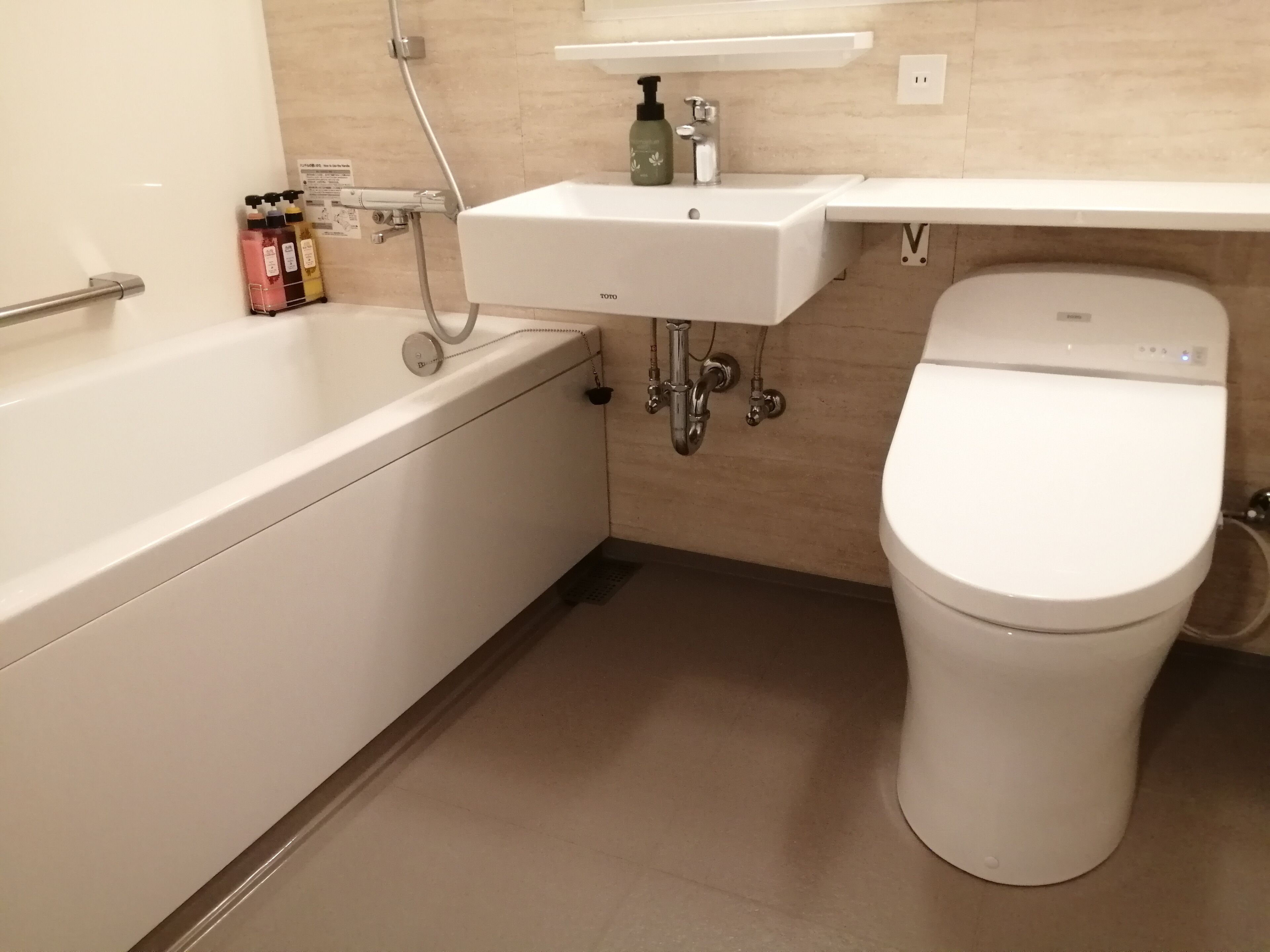 combined shower/bathtub, free toiletries, hair dryer, slippers