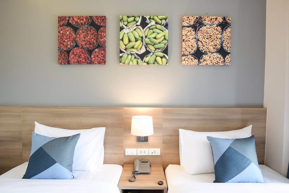 twin room | in-room safe, desk, free wifi, bed sheets