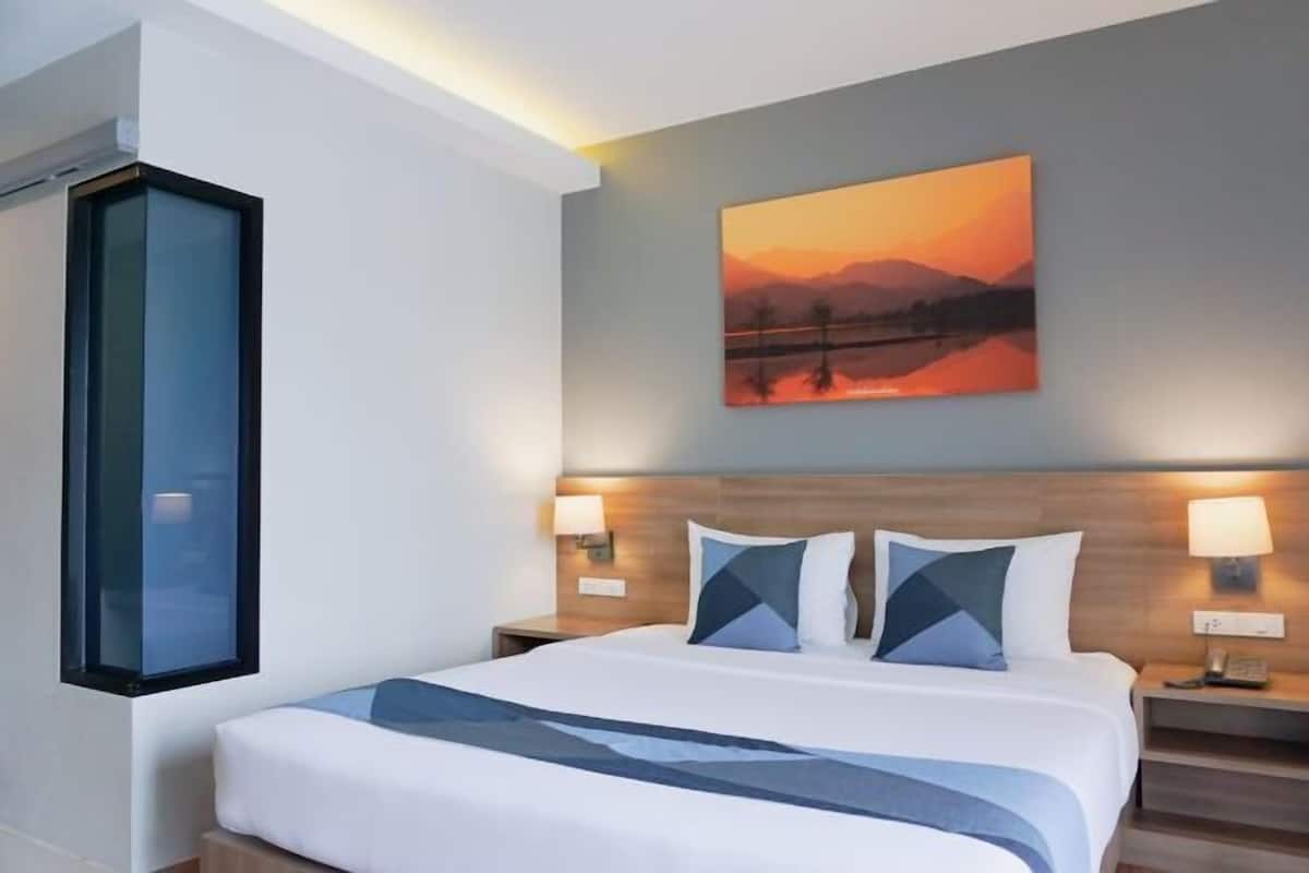 In-room safe, desk, iron/ironing board (on request), WiFi (free)