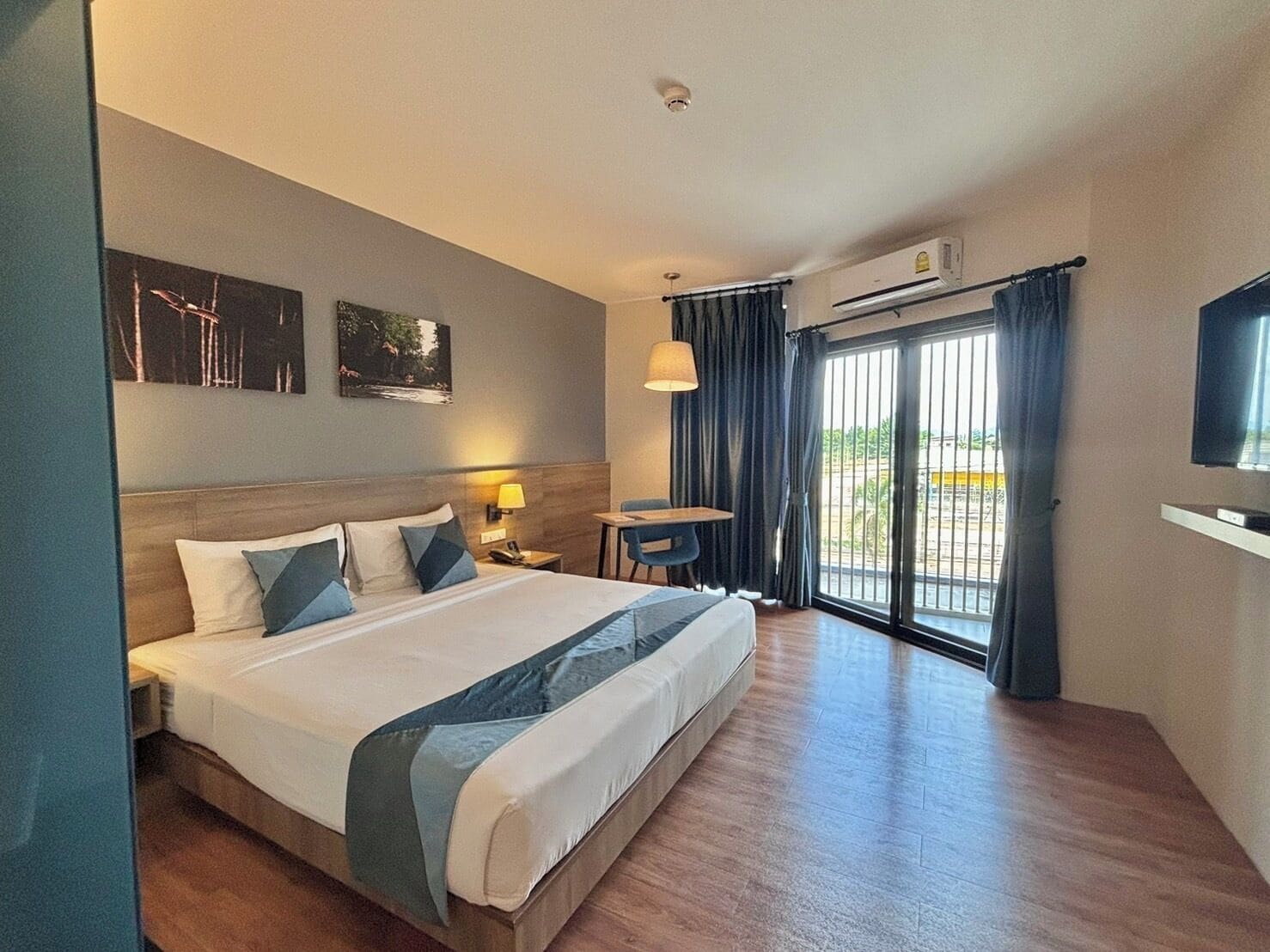 In-room safe, desk, iron/ironing board, free WiFi