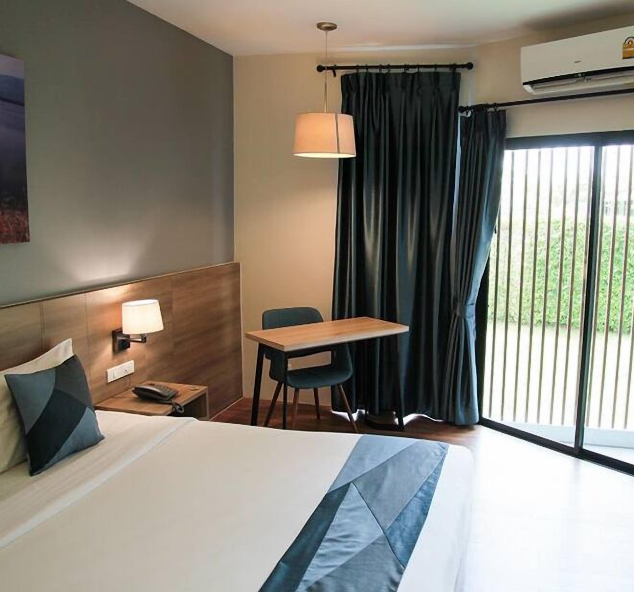 double room | in-room safe, desk, free wifi, bed sheets