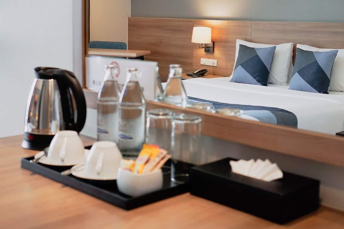 double room | in-room safe, desk, free wifi, bed sheets