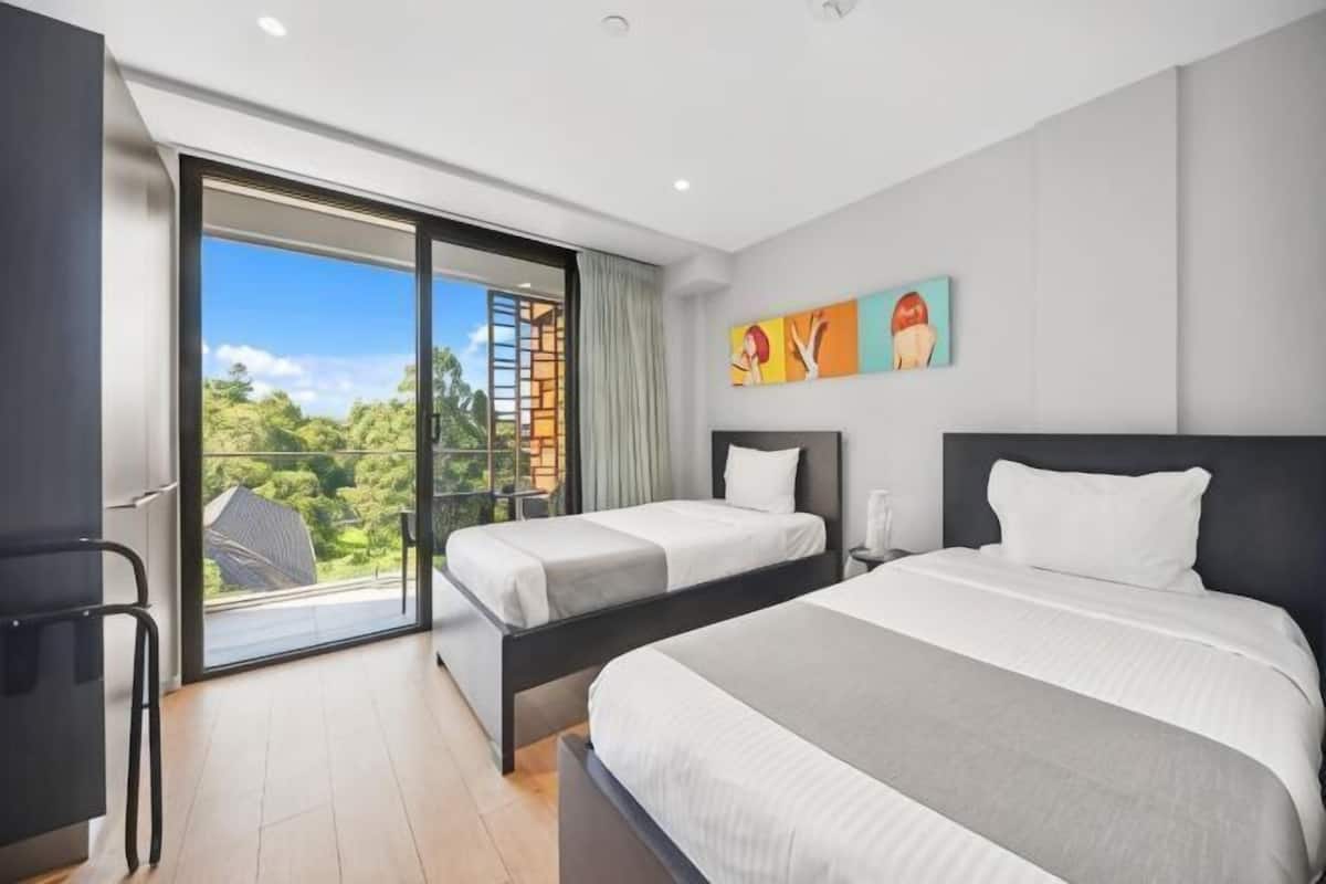 Premium bedding, in-room safe, desk, soundproofing