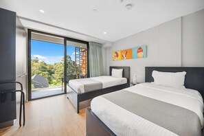 Deluxe Twin Studio with balcony | Premium bedding, in-room safe, desk, soundproofing - Studio 8 Residences - Adults Only (Ryde)