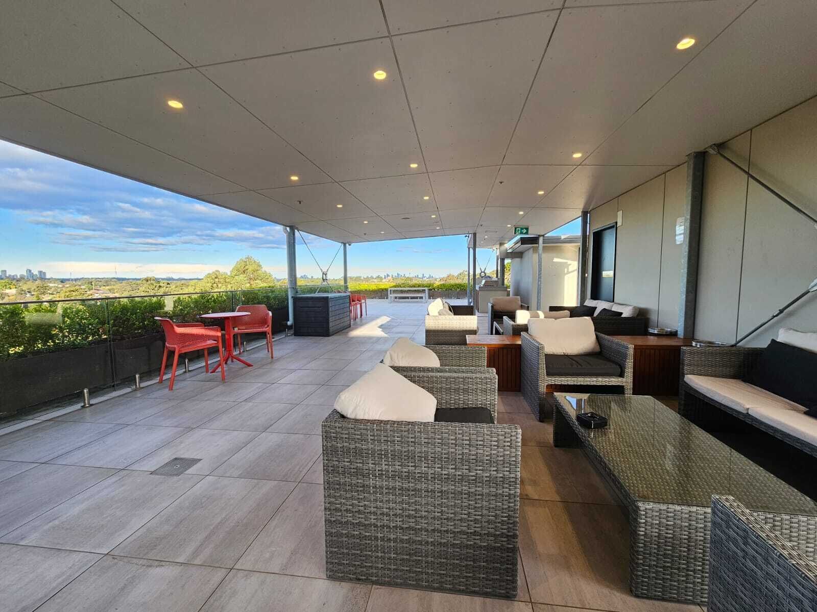 إطلالة  على المدينة من المنشأة