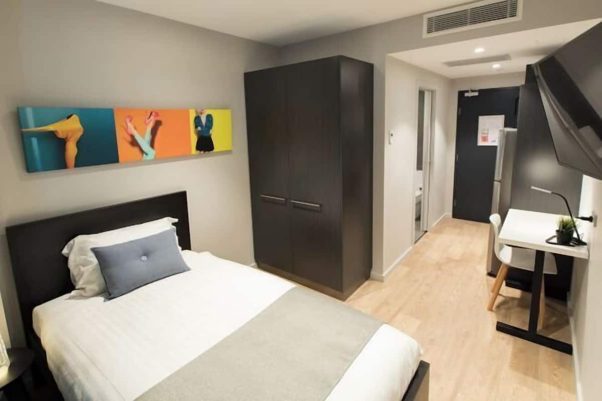 Premium bedding, in-room safe, desk, soundproofing