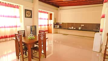 Standard Double or Twin Room, 1 Bedroom | Living area | Flat-screen TV