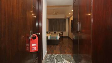 Minibar, in-room safe, desk, iron/ironing board