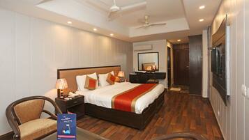 Minibar, in-room safe, desk, iron/ironing board